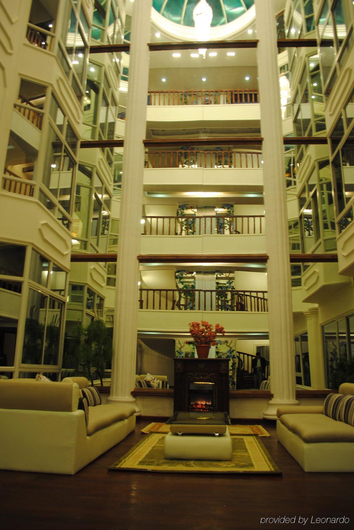 R.J.Resorts Dardzsiling Beltér fotó